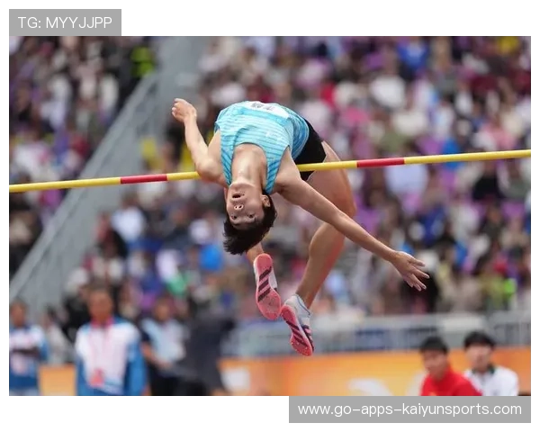 跳高选手跨越 2.40 全场震惊