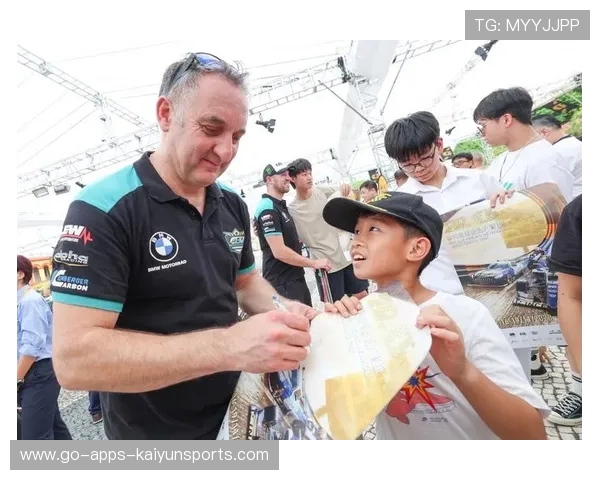 第72届澳门格兰披治大赛车开幕 塔石车展吸引车迷，澳门格兰披治赛车观赛酒店